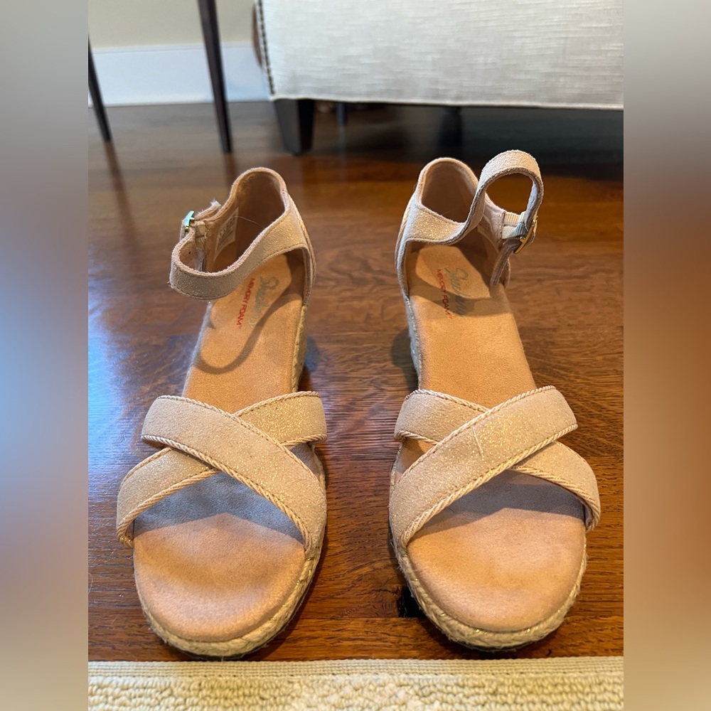 Bundle/Buy now! Must go by April 1!  Skechers Memory Foam wedge sandals Size 9.